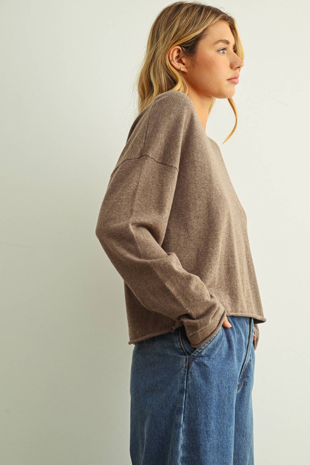 ESSENTIAL SHORT SLEEVE ROLLING HEM TOP