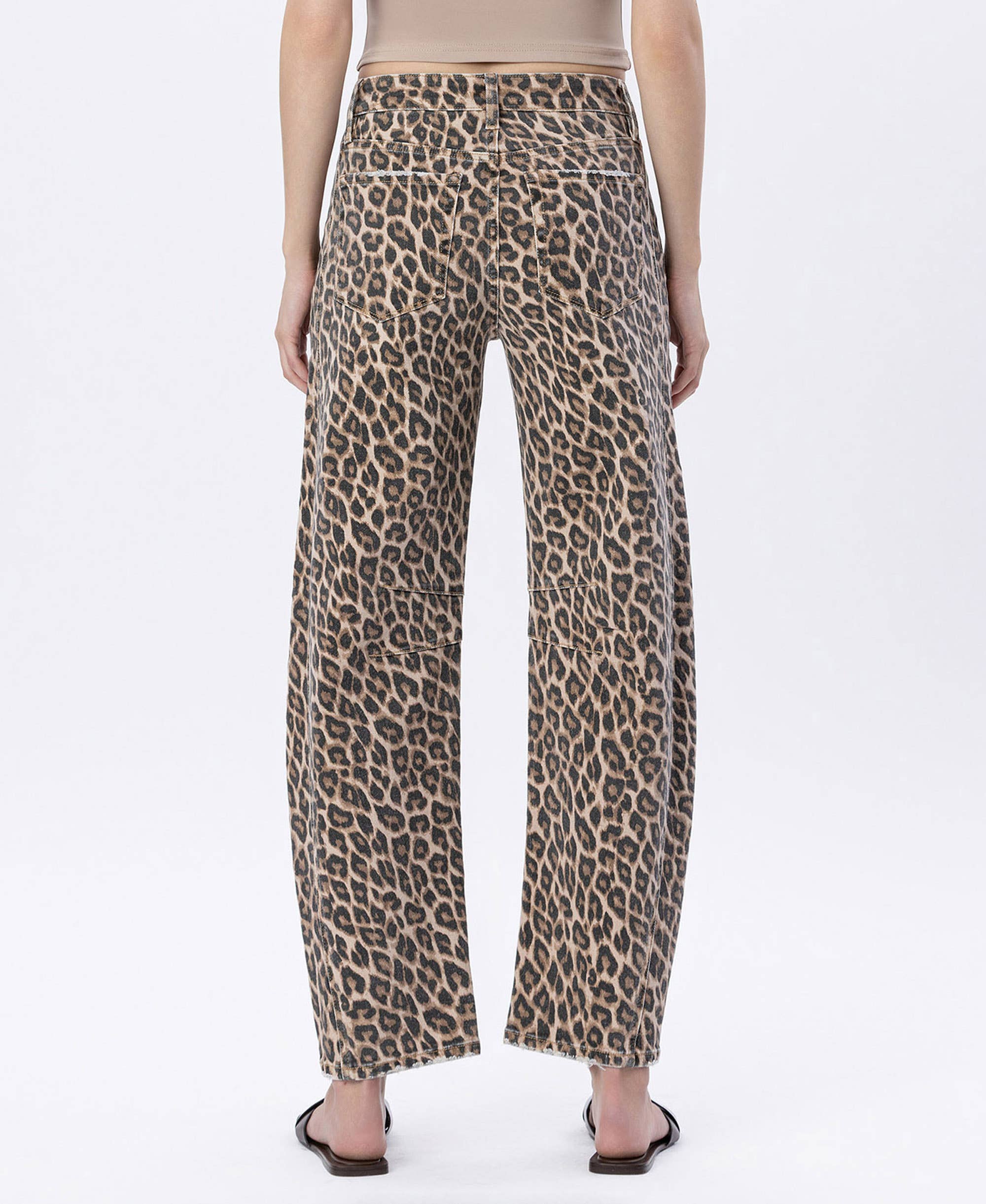 HIGH RISE LEOPARD PRINT BARREL JEANS
