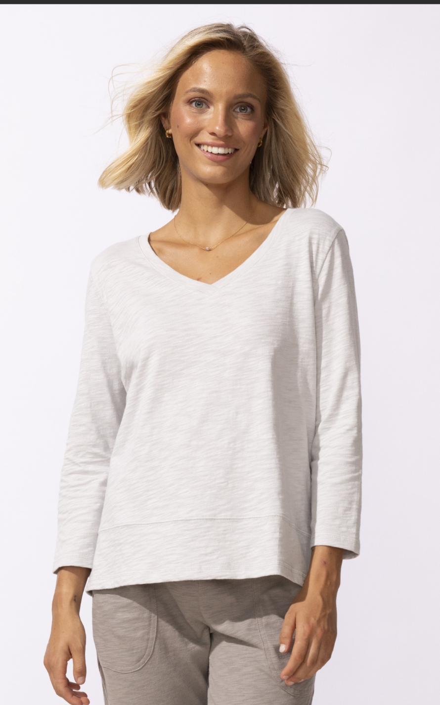Escape: Cotton Easy V Tee