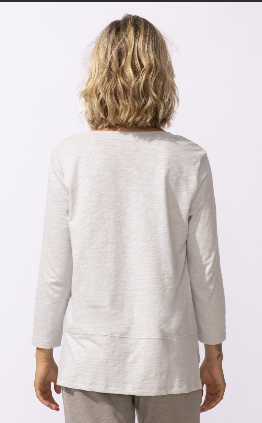 Escape: Cotton Easy V Tee