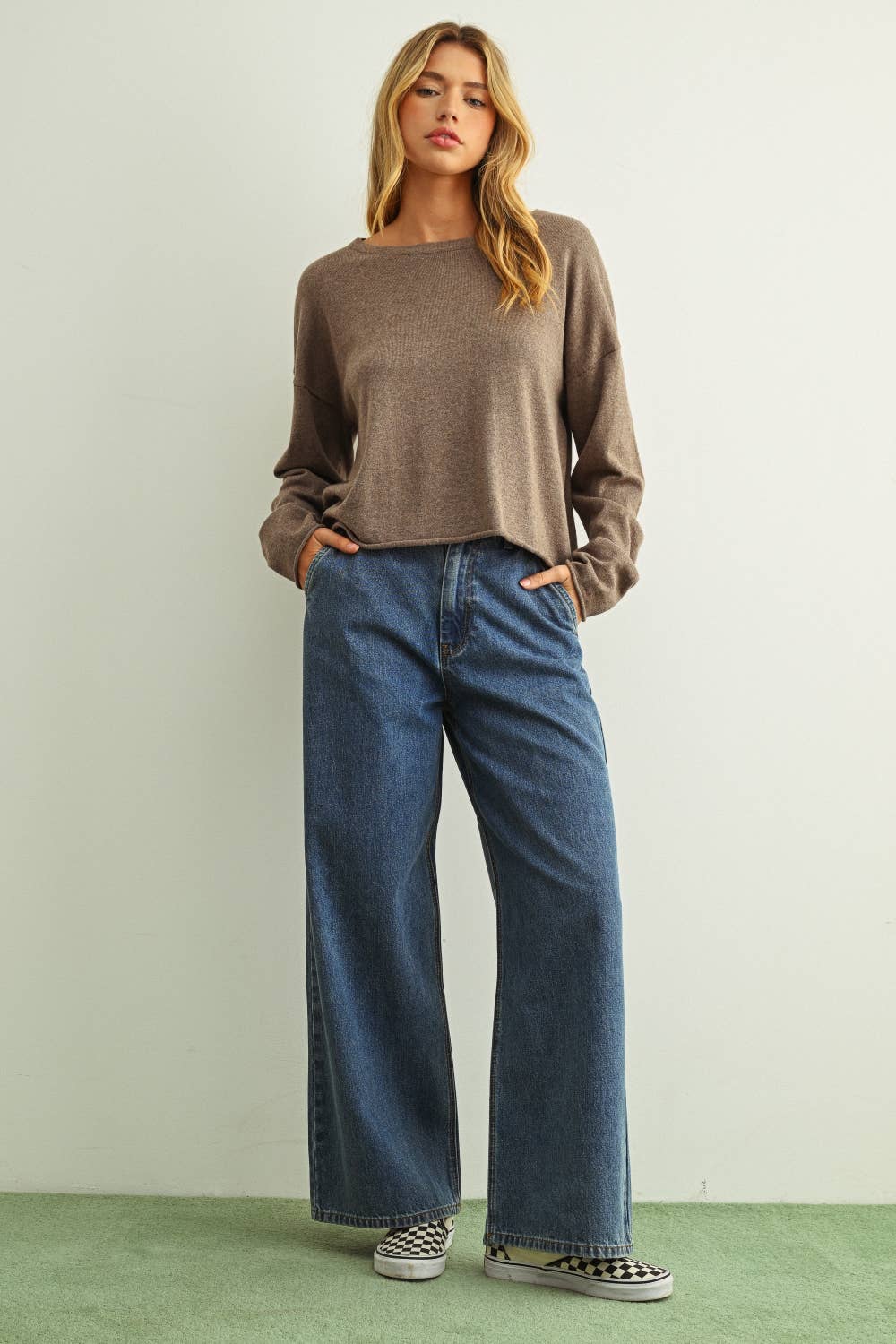 ESSENTIAL SHORT SLEEVE ROLLING HEM TOP